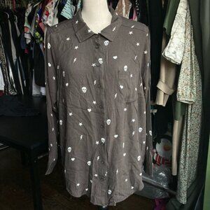 Women's Torrid skulls/lightning bolt Shirt, Size 2, Gray